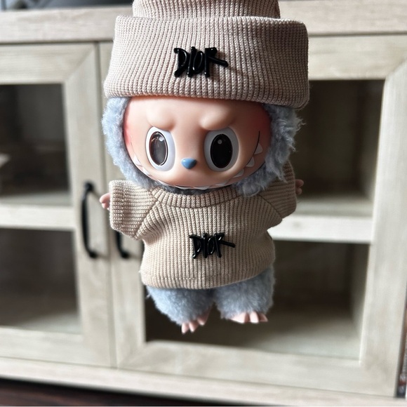 PopMart Labubu Luxury Clothes - Picture 4 of 4